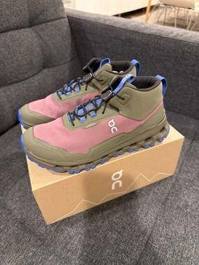 On Cloudhero Mid Waterproof Hiking Boots Cherry Olive Youth Size 6.5